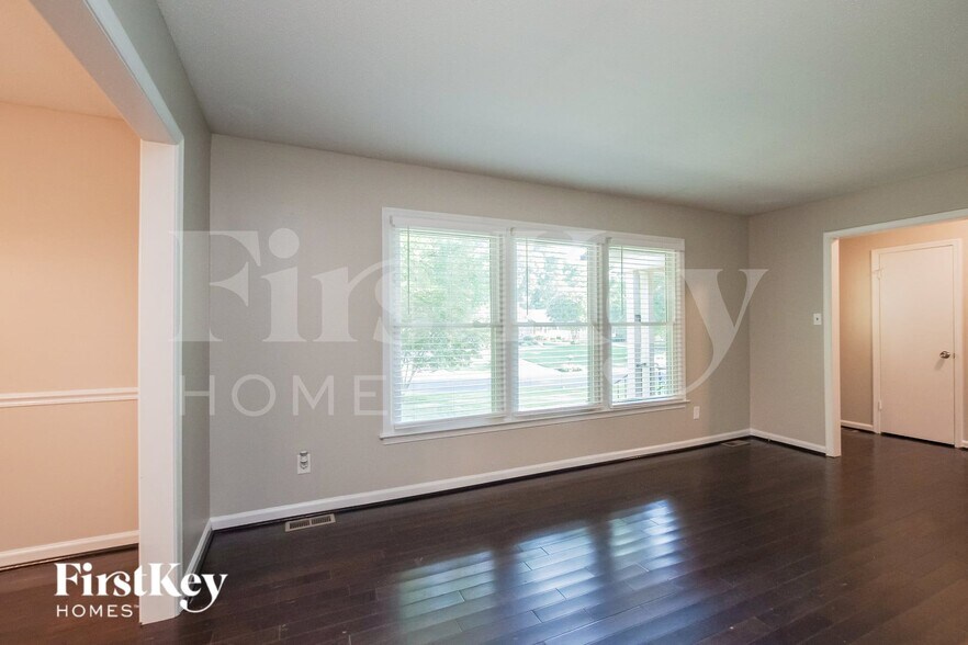 Building Photo - 1023 Lightwood Dr