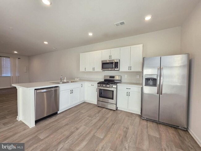 Building Photo - 426 Creekbed Cir