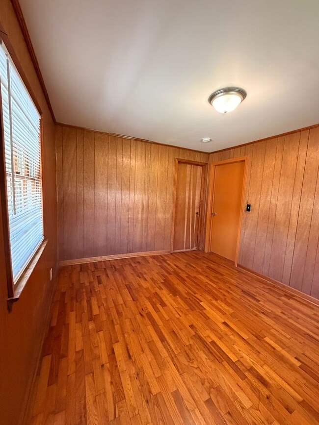 Building Photo - Brick 3/1 House in North Rome $950