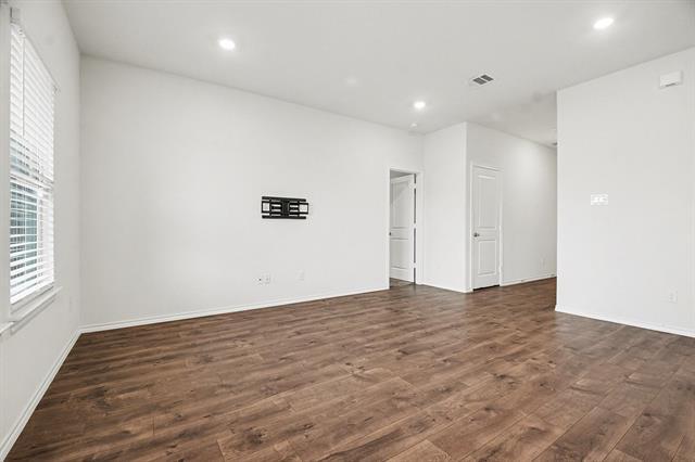 Building Photo - 717 English Dr