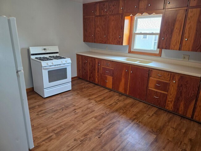 Building Photo - 1005 W Park-