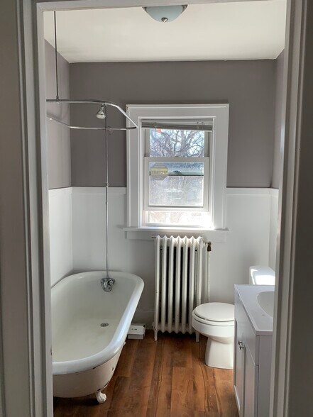 Building Photo - 415 9th St S