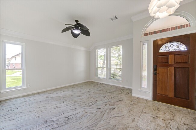 Building Photo - 15831 Laurel Cove