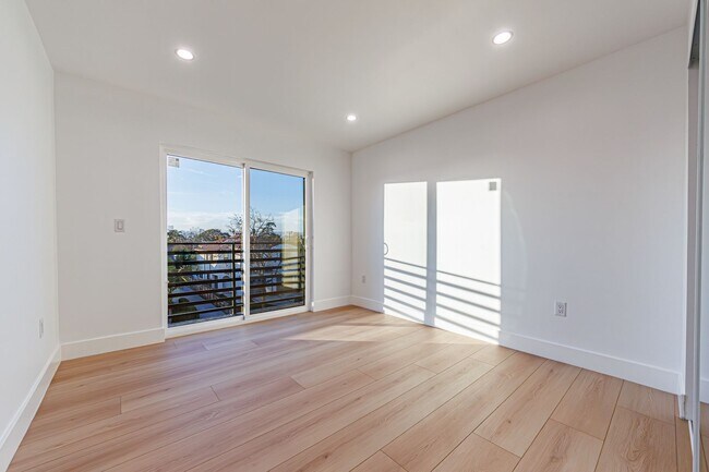 Building Photo - 1658 S. Hayworth Ave