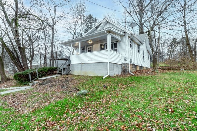 Building Photo - 679 Euclid Ave