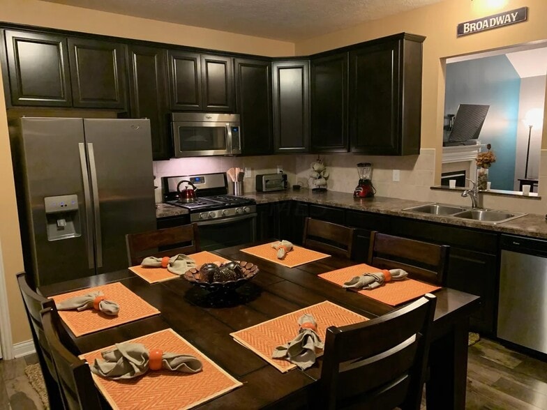 Building Photo - 7873 Waggoner Trace Dr
