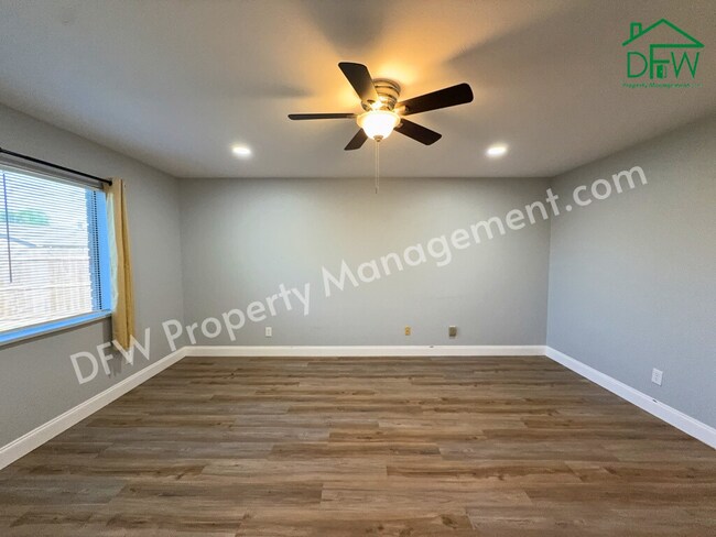 Building Photo - 8917 Vernon Dr