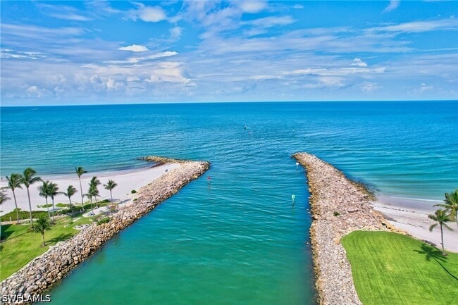 Building Photo - 2400 Gulf Shore Blvd N