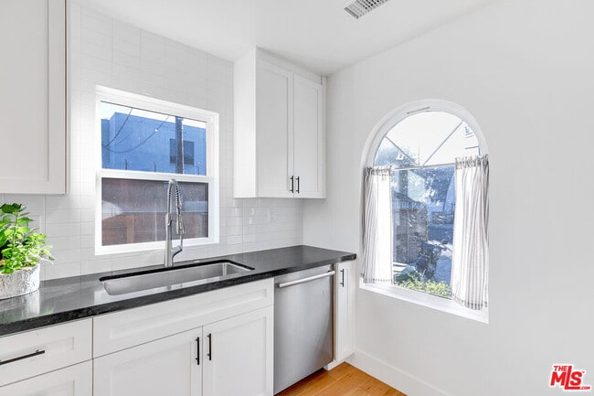 Building Photo - 3062 Field Ave