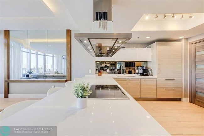 Building Photo - 17301 Biscayne Blvd