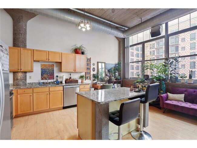 Building Photo - 521 S 7th St