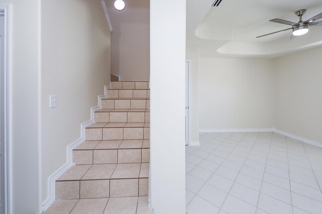 Building Photo - 1000 Ranchway Dr