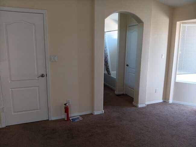 Building Photo - 3 Bedroom, 3 Bathroom Home! Schedule a Showing Today!