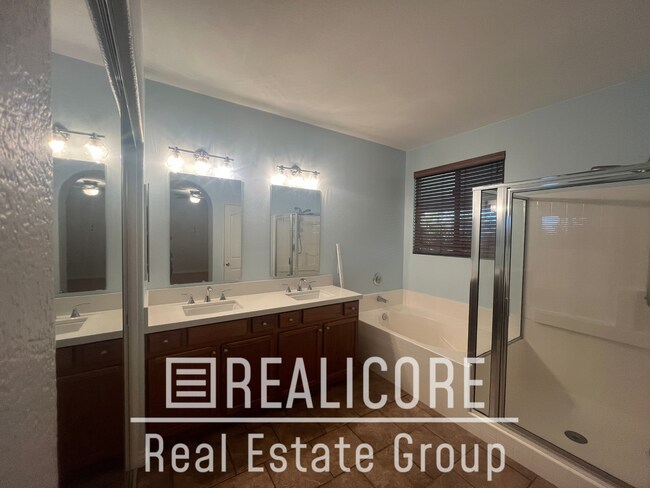 Building Photo - 11824 Greenbluff Way