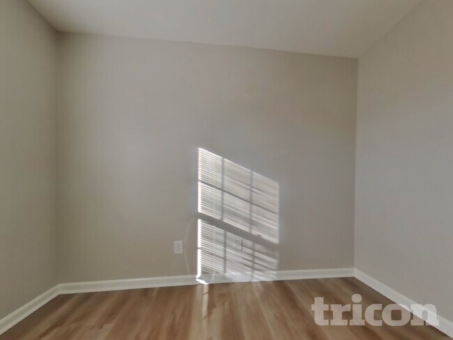 Building Photo - 725 Jack Russell Ct