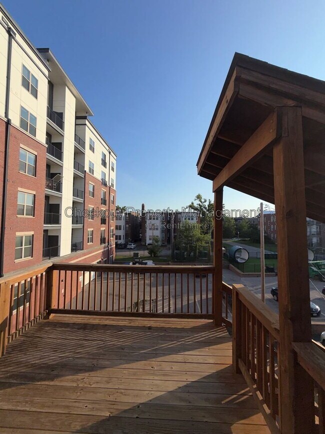 Building Photo - 5531 Pershing Ave
