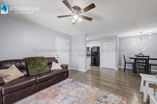 Building Photo - 533 W Guadalupe Rd