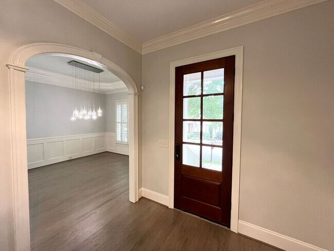 Building Photo - 535 Guilford Cir