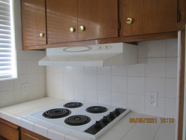 Building Photo - 2 br, 1 bath House - 4314 UNIVERSITY AVE #8