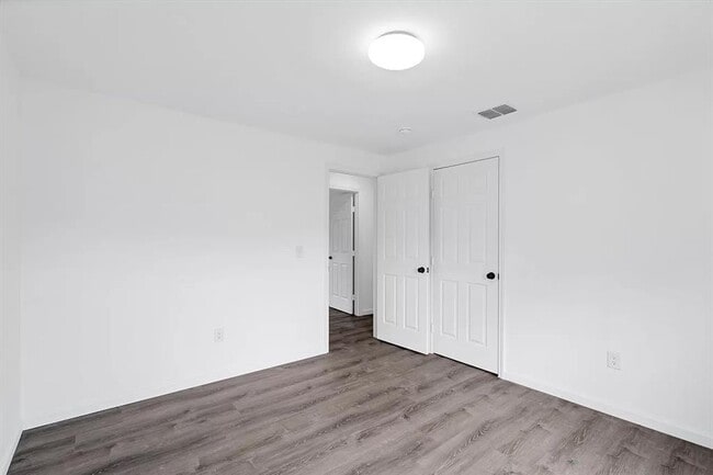 Building Photo - 150 Hart Ln