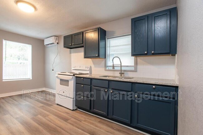 Building Photo - 623-627 S. Hydraulic - 2