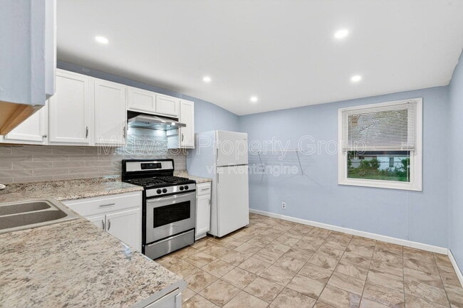 Building Photo - 5520 Holborn Dr