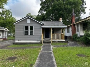 Building Photo - For Rent: Beautifully Renovated 2 Bed / 1 ...