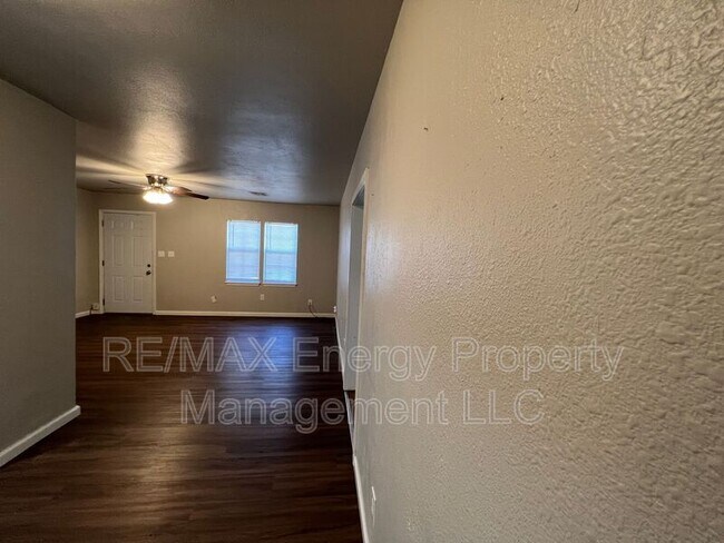 Building Photo - 2224 Doris Ave