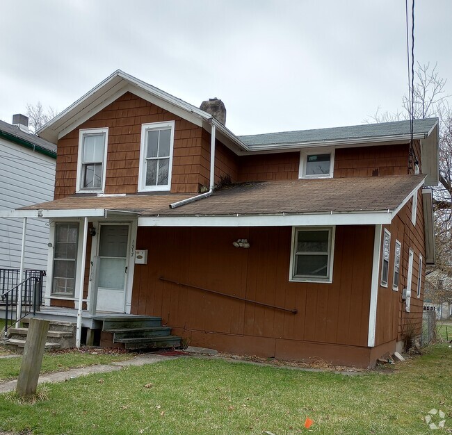Building Photo - 1317 Hall St