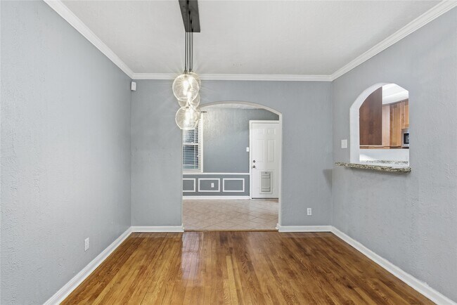 Building Photo - 1814 Chantilly Ln