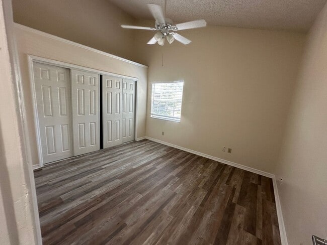 Building Photo - 3 BEDROOMS W/2 FULL BATHS, 2nd FLOOR UNIT