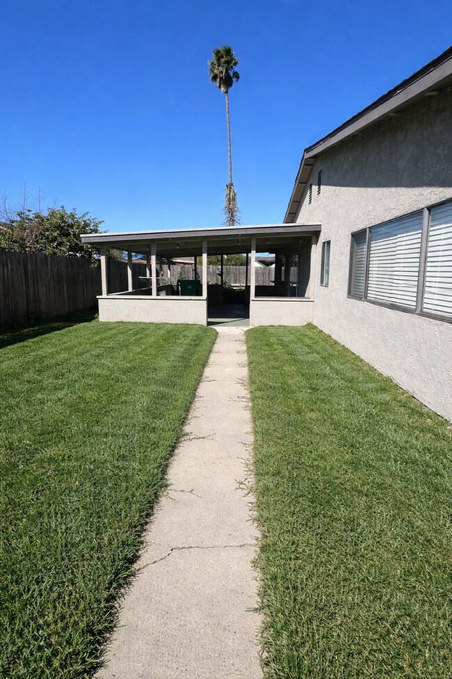 Building Photo - UPGRADED 4 bedroom 2 bathroom home