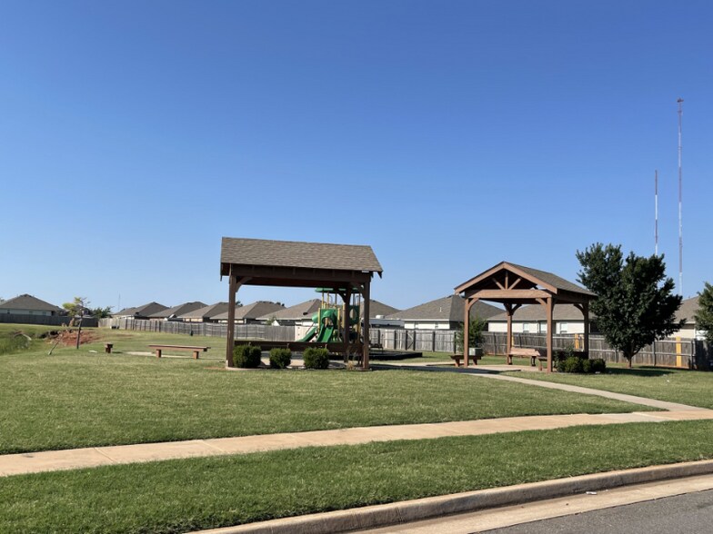 Building Photo - 3405 SE 94th St