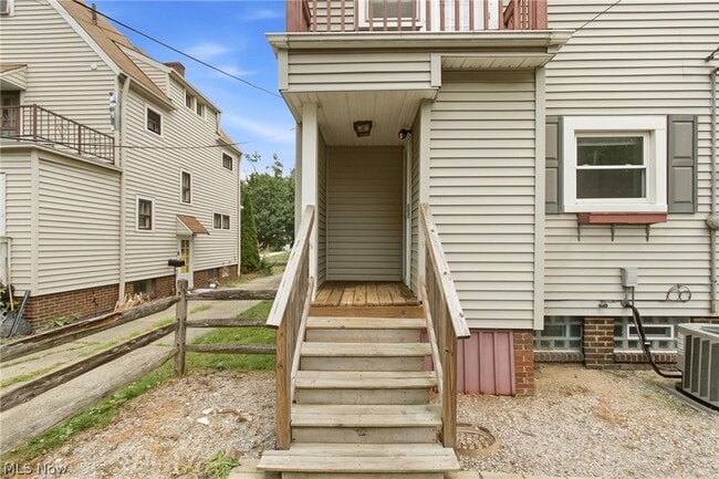 Building Photo - 912 Cambridge Rd
