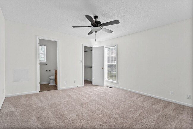 Building Photo - 409 Sandburg Dr