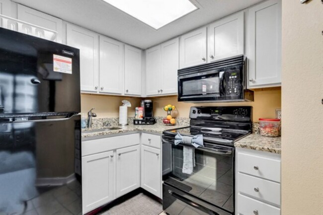 Building Photo - 2710 N Ocean Blvd