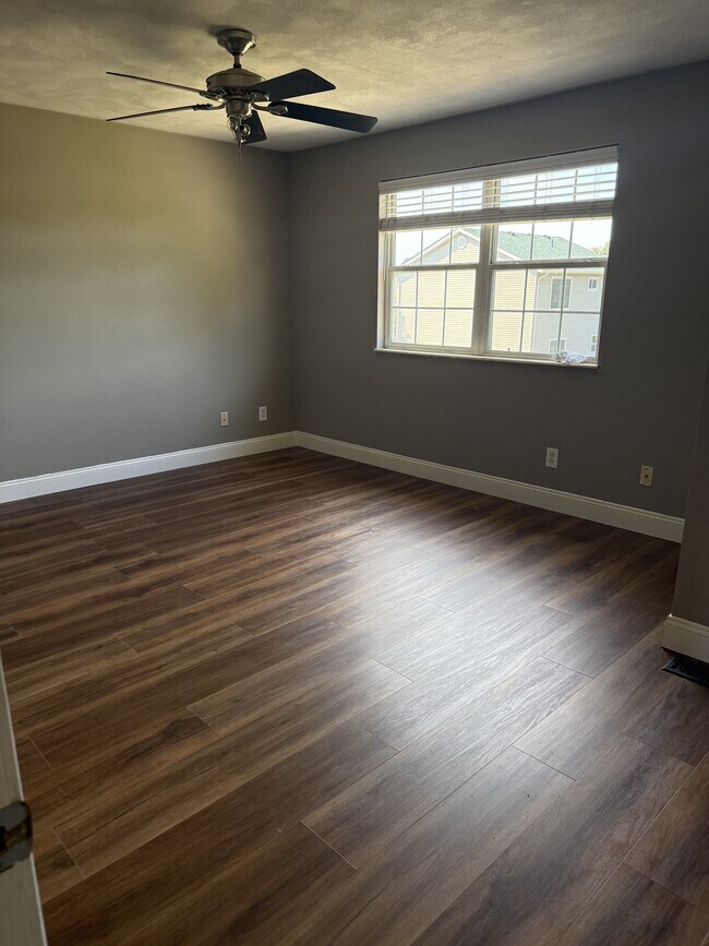 Building Photo - 925 Natasha Cir