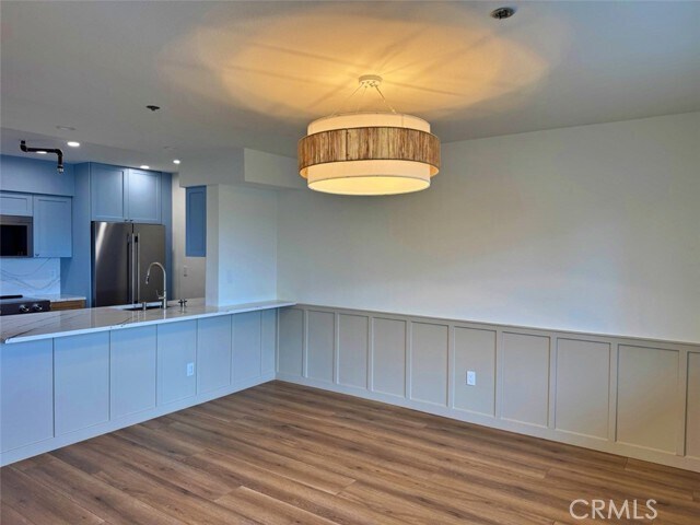 Building Photo - 230 S Catalina Ave