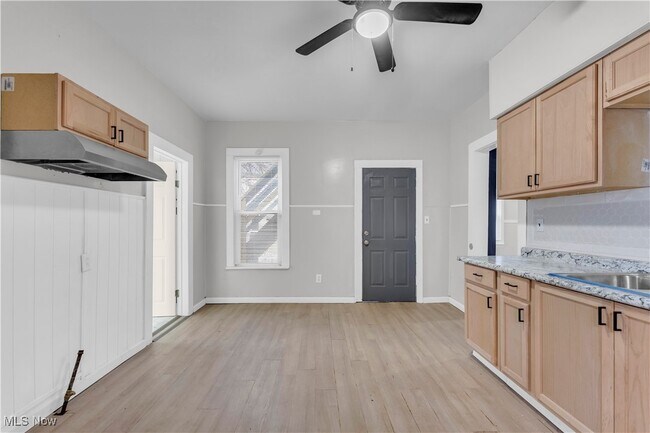 Building Photo - 14917 Darwin Ave