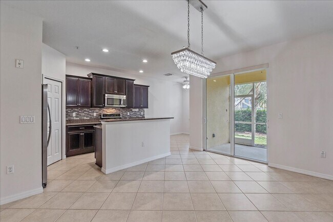 Building Photo - Gorgeous Light & Bright 3 Bedroom 2.5 Bath Townhome with Garage!!