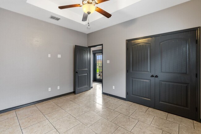 Building Photo - 4 bedroom 3 bathroom-Rodd Field/Yorktown