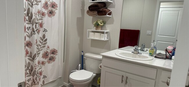 Building Photo - 477 Himalaya St. NE