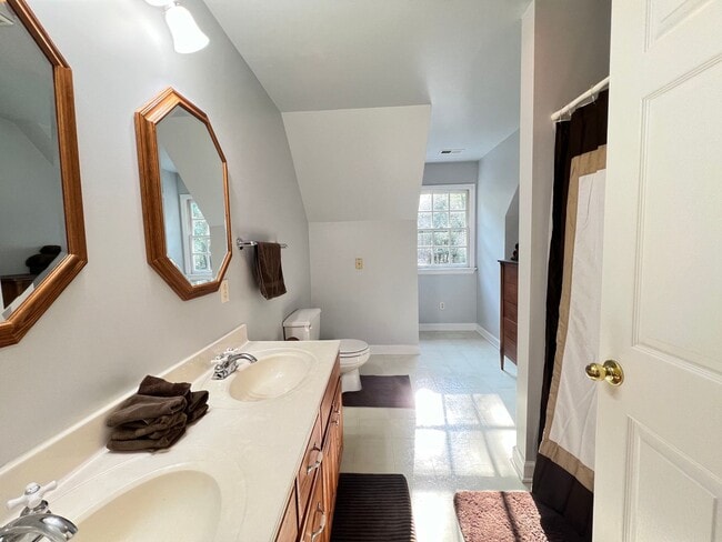 Building Photo - Life Just Got Better.-MONTH TO MONTH LEASE...