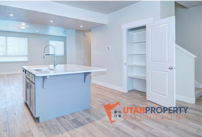 Building Photo - 408 S 980 W