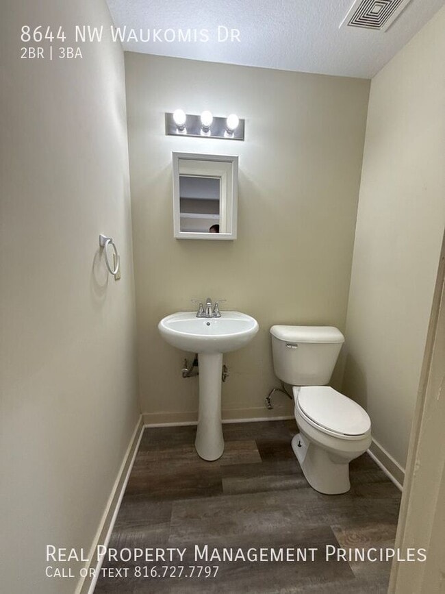 Building Photo - 8644 NW Waukomis Dr