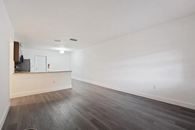 Building Photo - 6144 SW 30th St