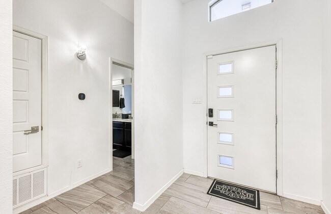 Building Photo - We have a beautiful home fully furnished with 4 bedroom-2 baths