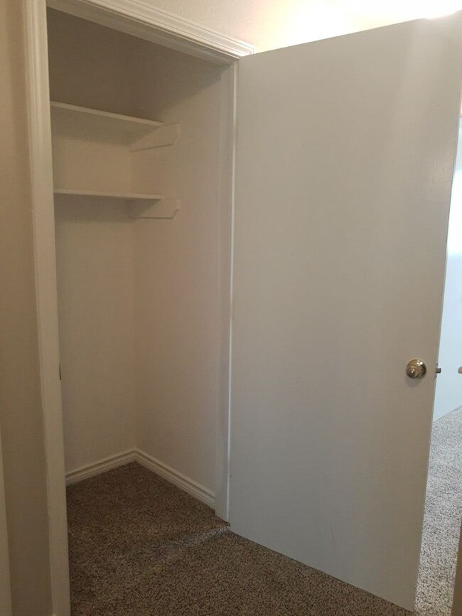 Building Photo - Garden at Summit * 3 Bedroom Townhome w/small backyard and 1-car direct access garage