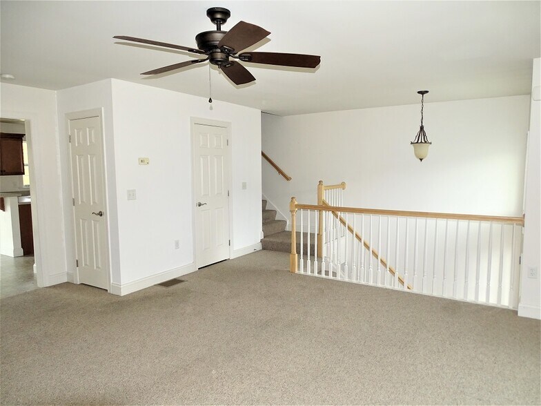 Building Photo - 766 Oak Leaf Ln