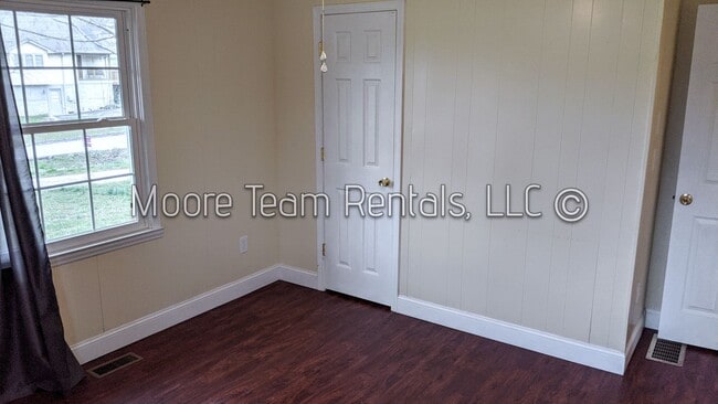 Building Photo - 3 Bed / 1 Bath House